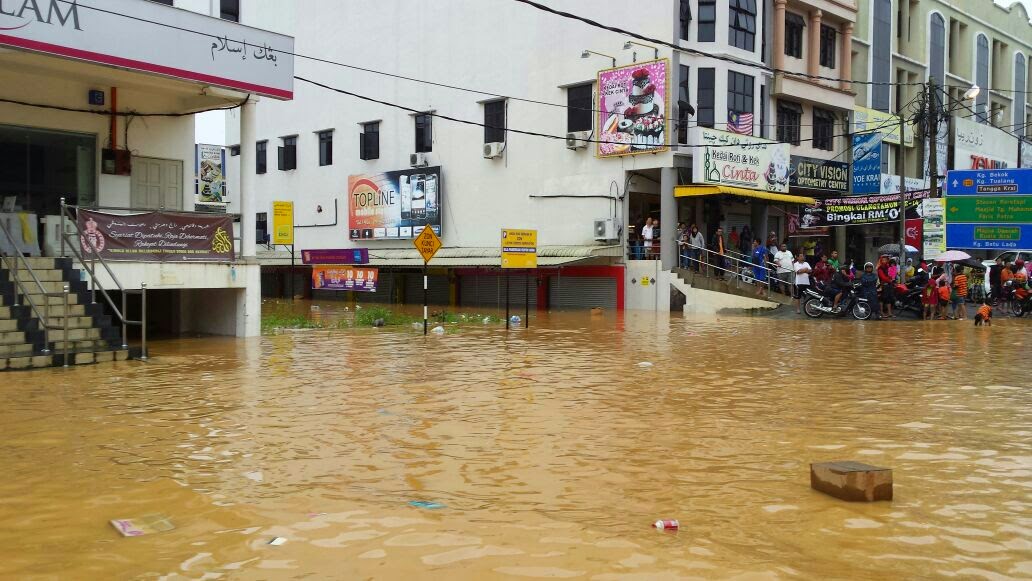 Panglima Perang Cyber / Cyber Warlords Fenomena ‘new moon’ burukkan