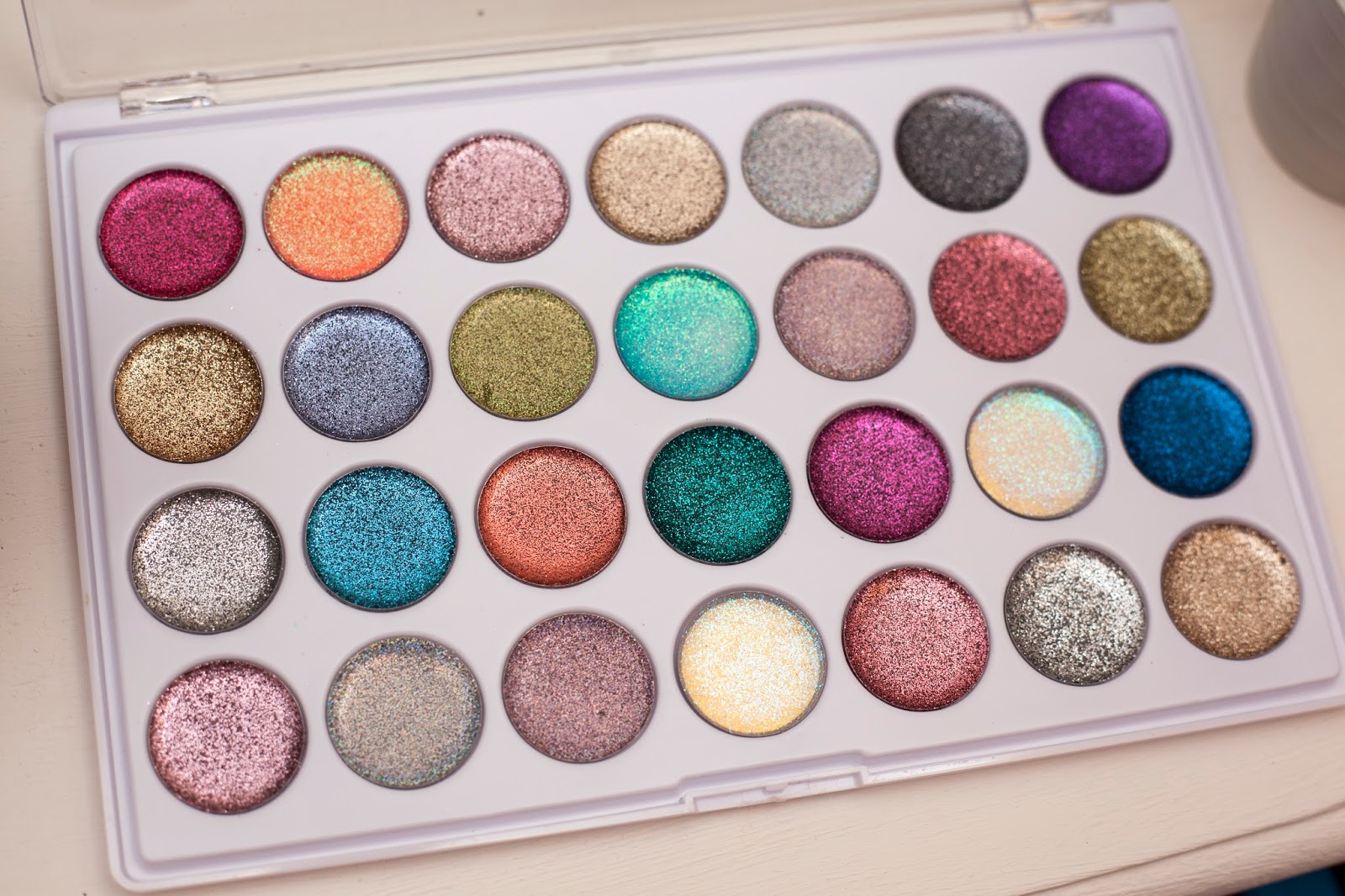 Blonde Daisy Chains B E A U T Y PRIMARK GLITTER OBESSED EYE CREAM