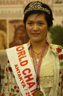 La Championne du Monde d'échecs en titre Hou Yifan 