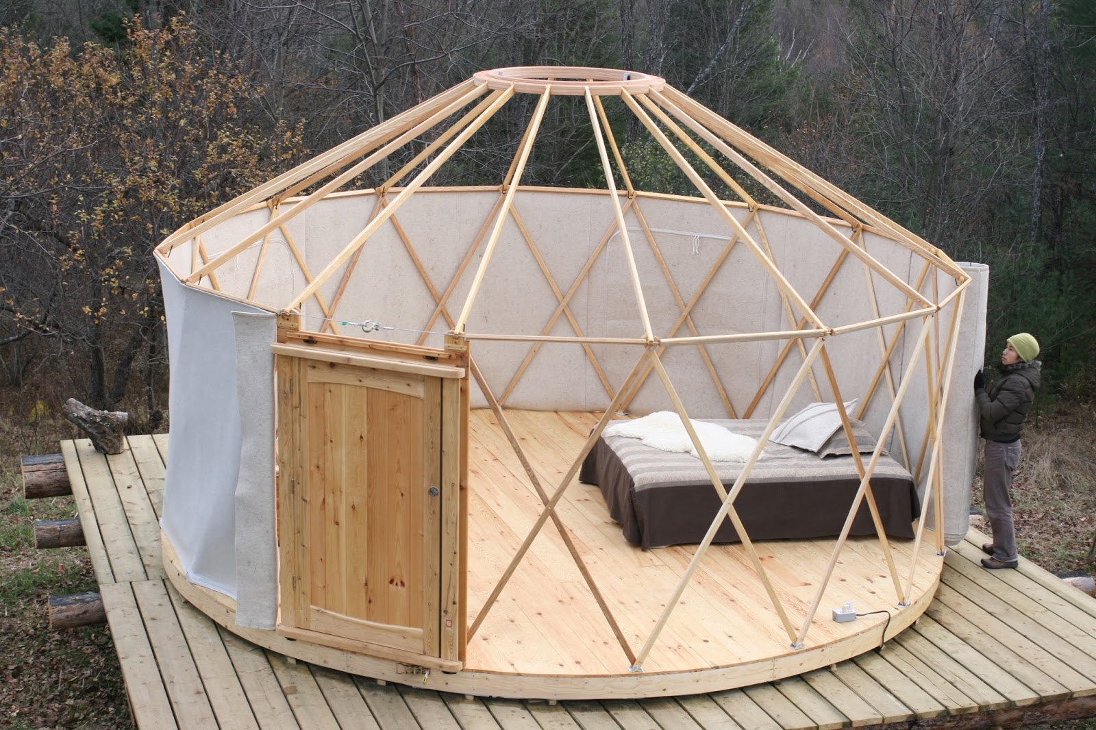 A 133 sq ft DIY Yurt [ TINY HOUSE TOWN ]