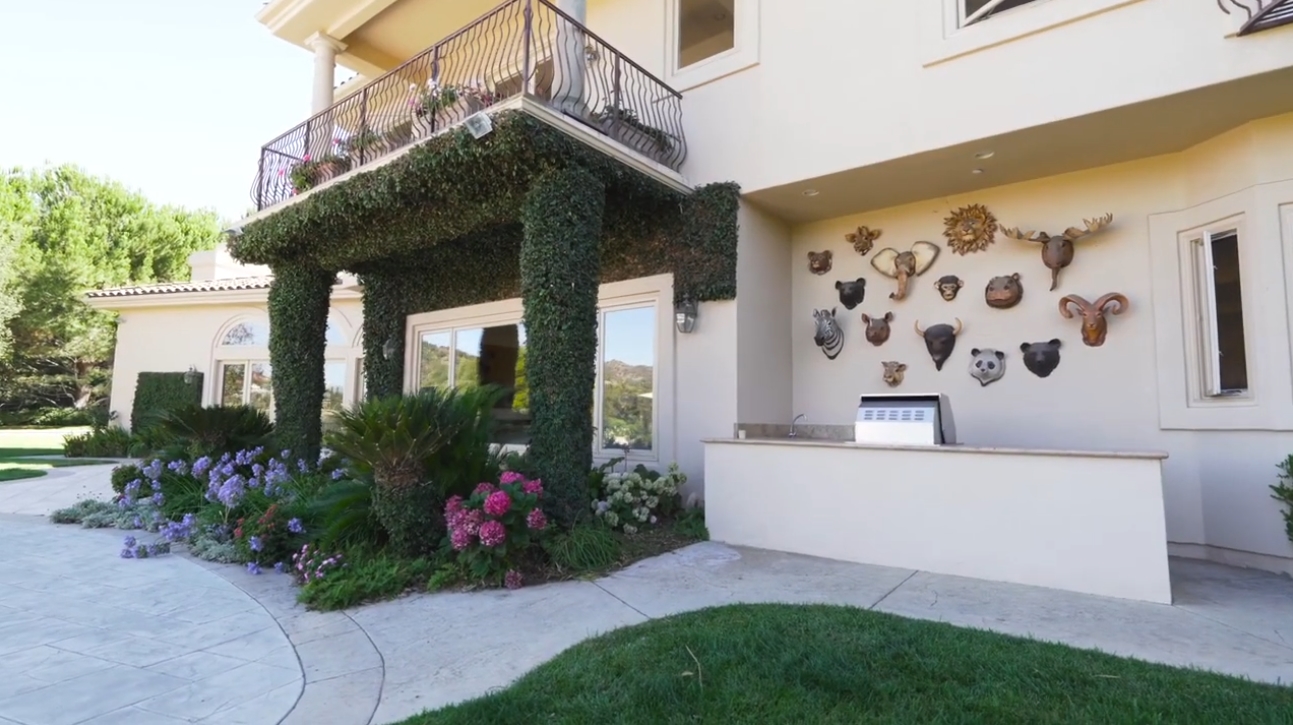 11971 Lockridge Estate Rd, Studio City, CA vs. Mansion Interior Design Tour