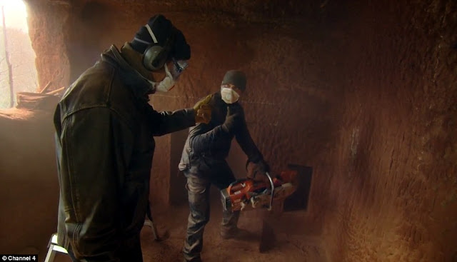 People Judge This Beggar For Living Inside A Cave. But When They Take A Look At What's Inside, They Were Blown Away! People Judge This Beggar For Living Inside A Cave. But When They Take A Look At What's Inside, They Were Blown Away!