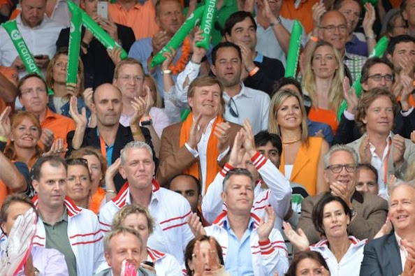  King Willem-Alexander and Queen Maxima of the Netherlands during the final of the men Beach Volleyball match between Brasil and The Netherlands