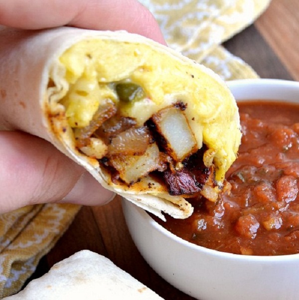 Spicy Egg and Potato Breakfast Burritos Spicy Egg and Potato Breakfast Burritos