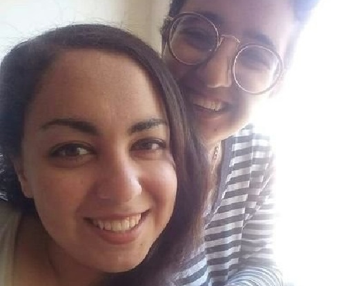  فتاتين مثليتان تثيران ضجة كبيرة في مصر بعد اعلان زواجهما - فيديو