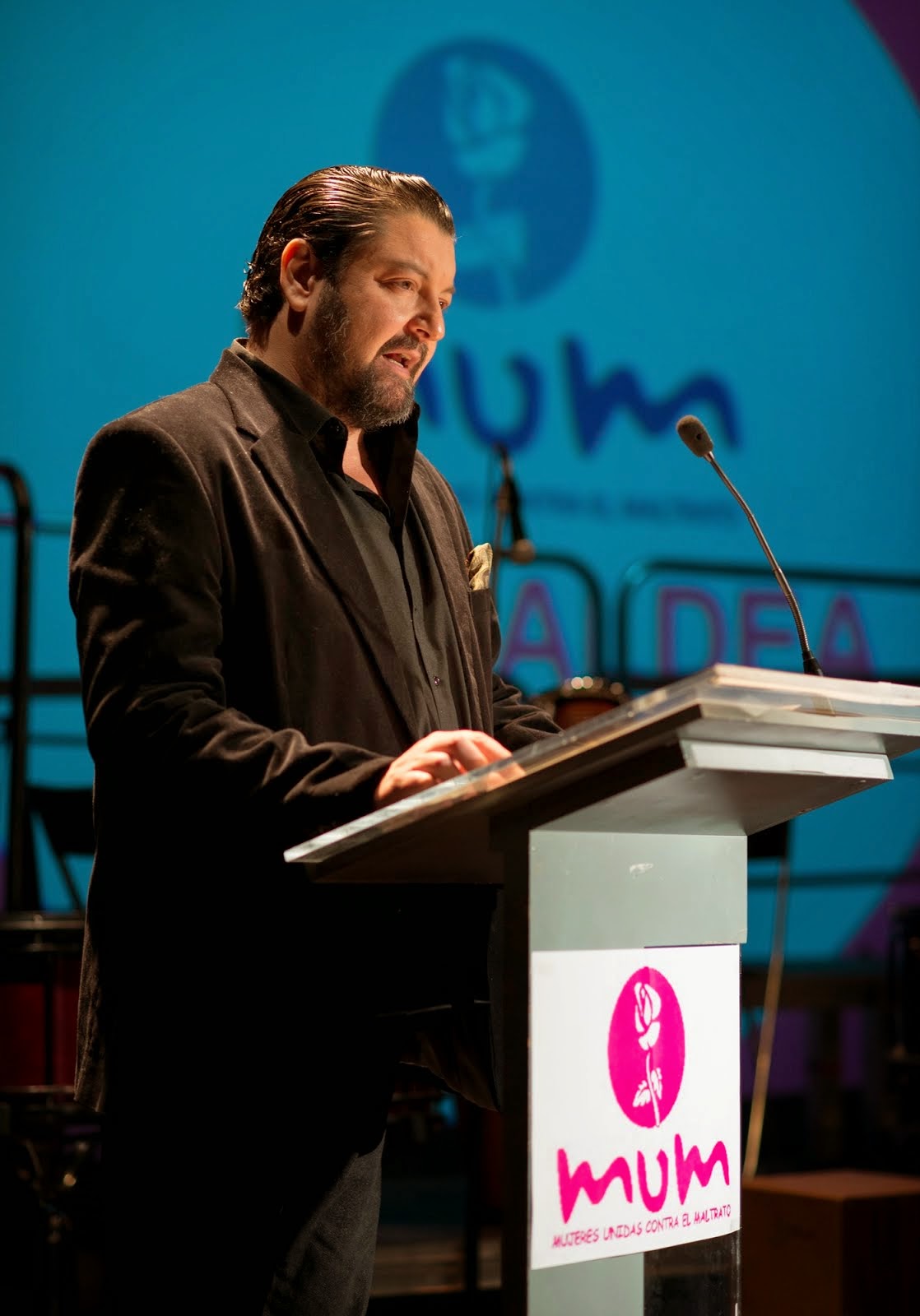 Maestro de ceremonias en la presentación Gala Premios MUM