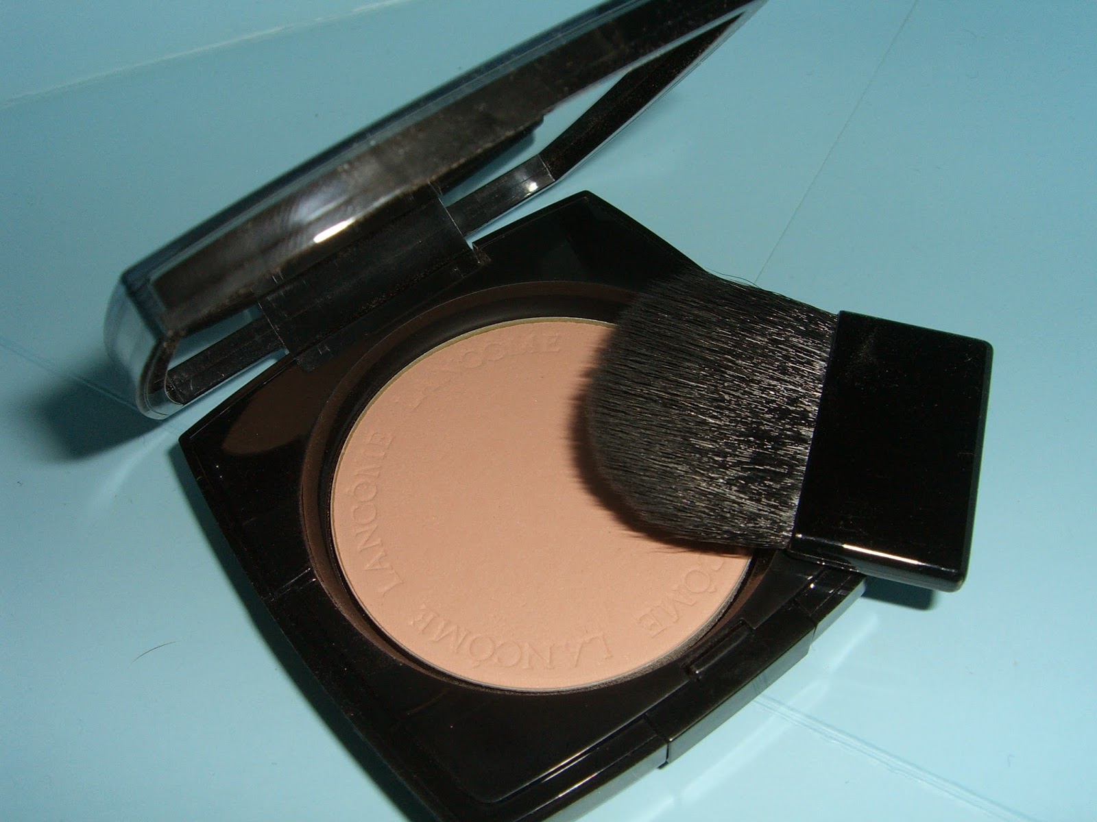 Belle et buzz Belle Mine de Lancôme la terre de soleil pâlit...