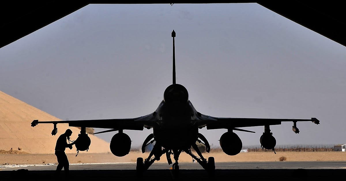 Iraqi Air Force F-16 IQ Block 52 Aircraft Wallpaper 3747 - AERONEF.NET