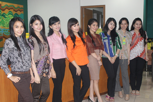 Thread Magazine: Karyawati Bank Buk*pin Cabang Manado, Cantik Banget