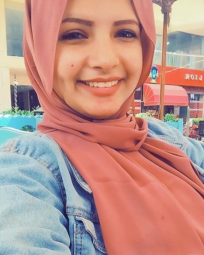 مجموعة من الصور لبنت واحدة محجبة