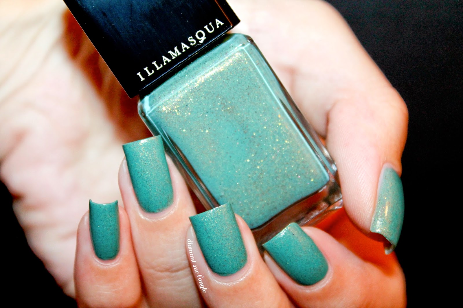 Swatch of the nail polish "Melange" by Illamasqua 