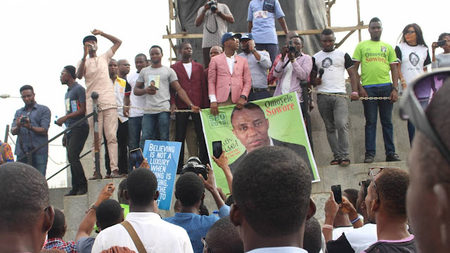 Crowd shuts down airport to welcome Presidential aspirant Omoyele Sowore