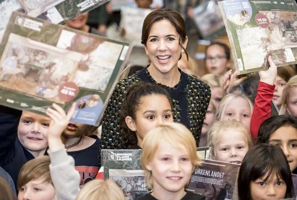 Crown-Princess Mary wore Prada Coat, Crown Princess Mary wore Gianvito Rossi Pumps in Yellow at Børnenes U-landskalender