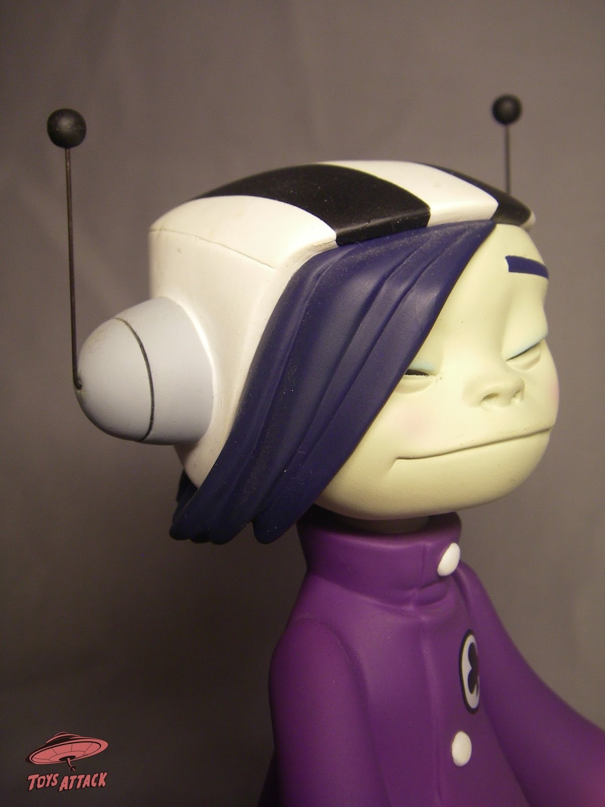 kid-robot-gorillaz-jamie-hewlett-figurine-red-edition-russel-murdoc