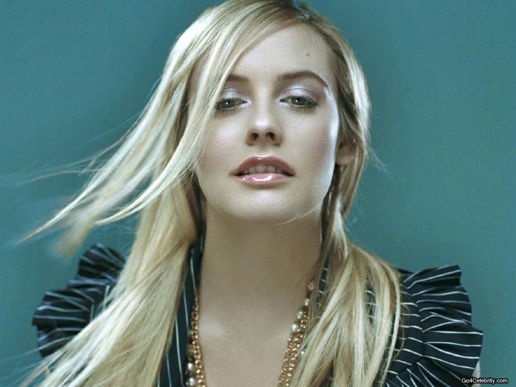 alicia silverstone weight ~ the universe of actress