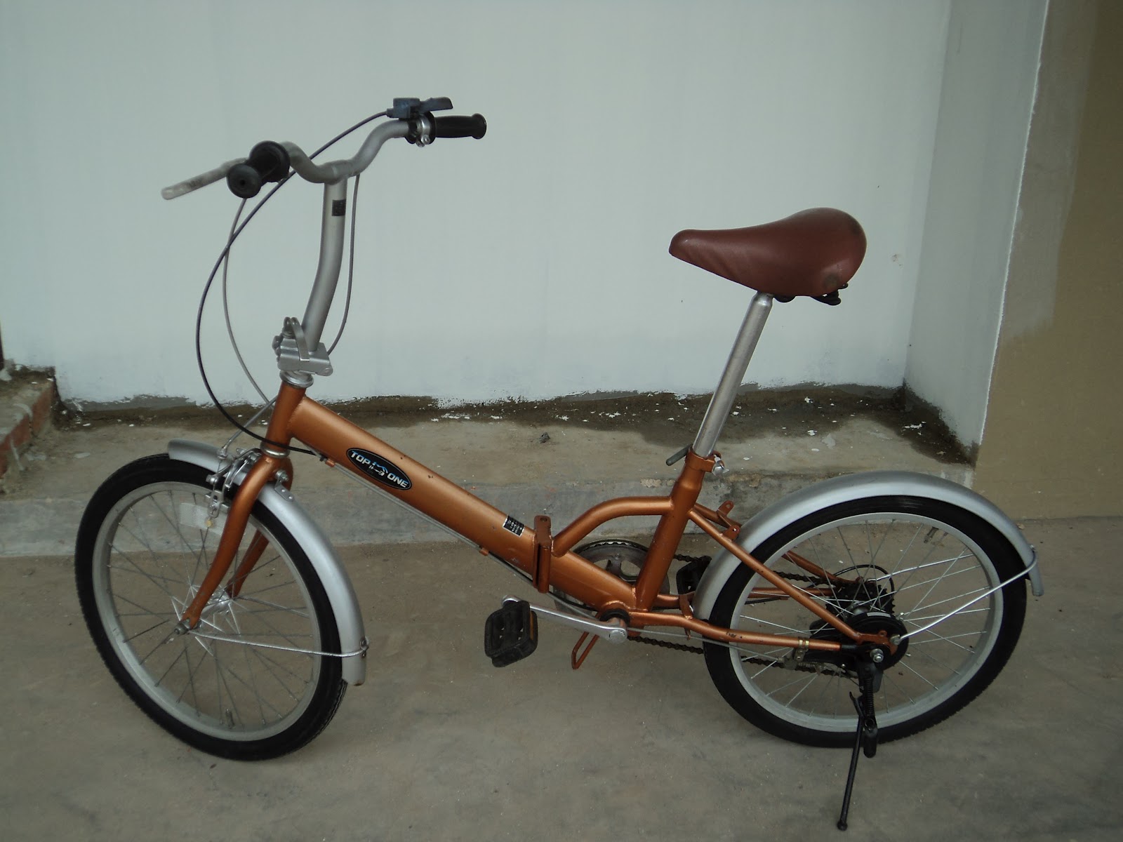 The Right Bike Store II 20" / 6 Speed Imported Used Folding Bicycle