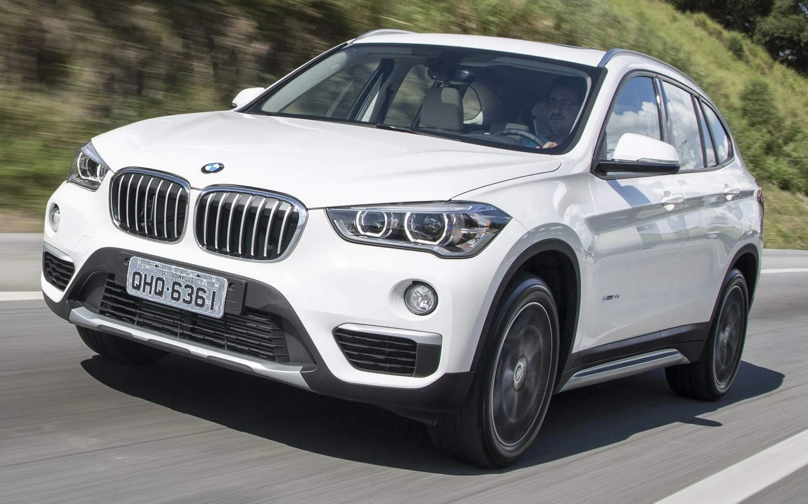 BMW X1 2016/2017: recall por falha no airbag do passageiro