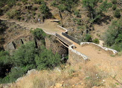 Puente sobre el Jarama en el sendero que une Roblelacasa con Matallana. Guadalajara