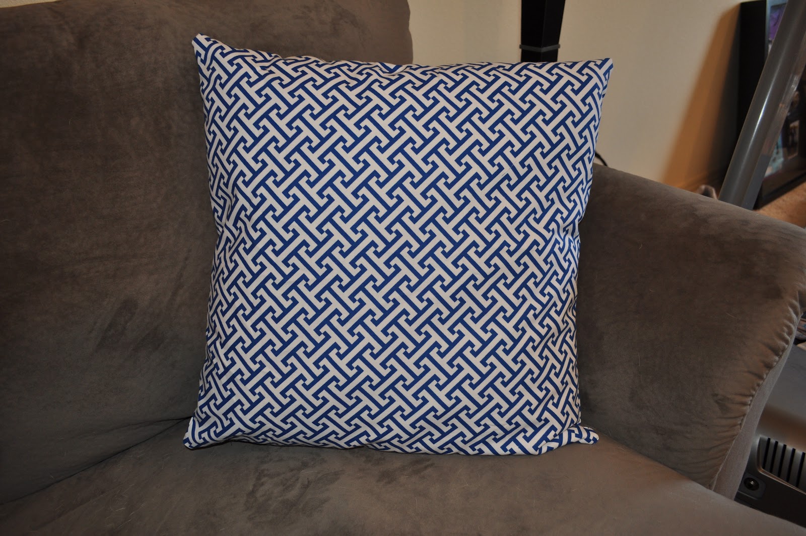 E3 Creations DIY How to Make Pillow Covers with Zippers