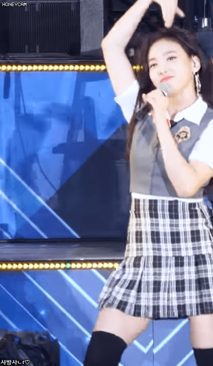 180623 트둥이네 🐰토끼 나연이 What is Love+Heartshaker+TT 직캠 롯데 패밀리 콘서트 | 인스티즈