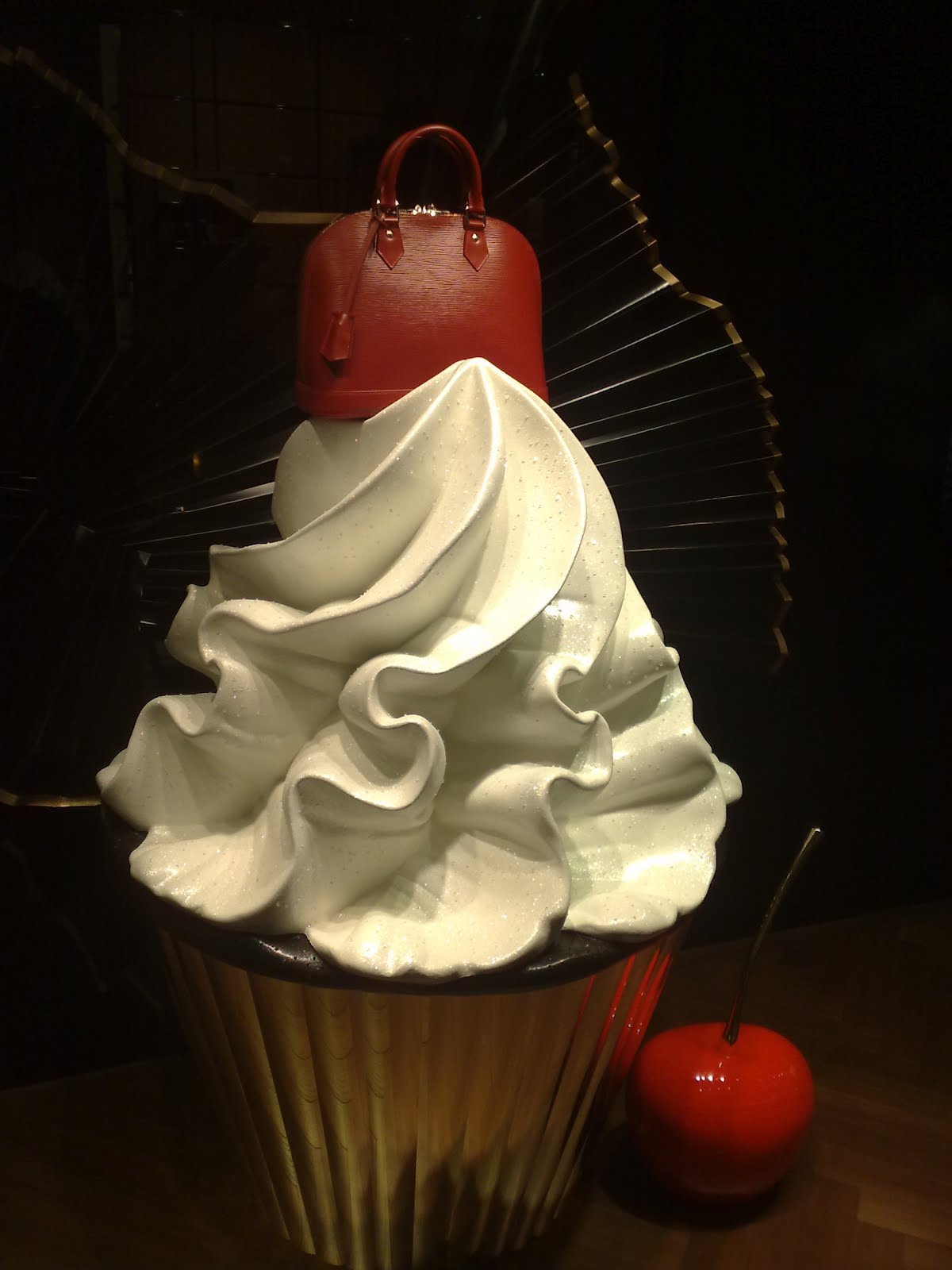 displayhunter: Louis Vuitton: Toppings on cup cake
