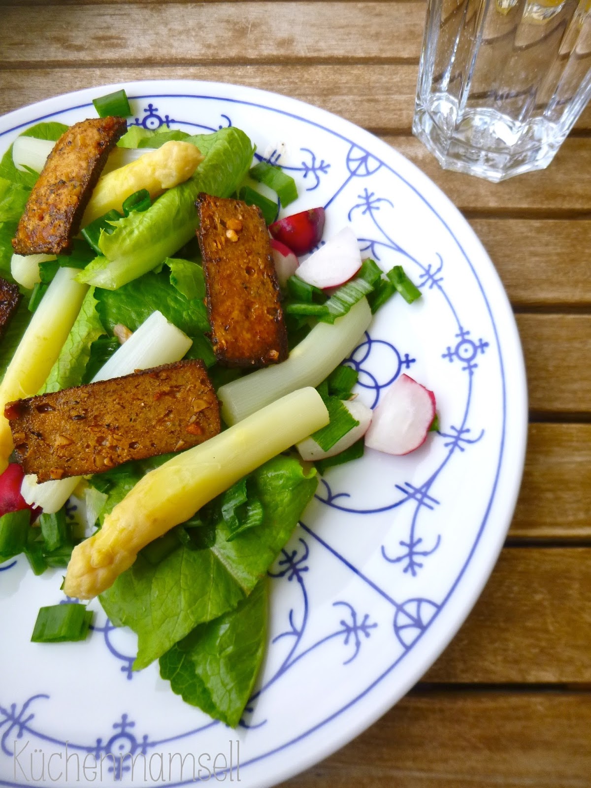 Küchenmamsell: Spargelsalat mit gebratenem Tofu