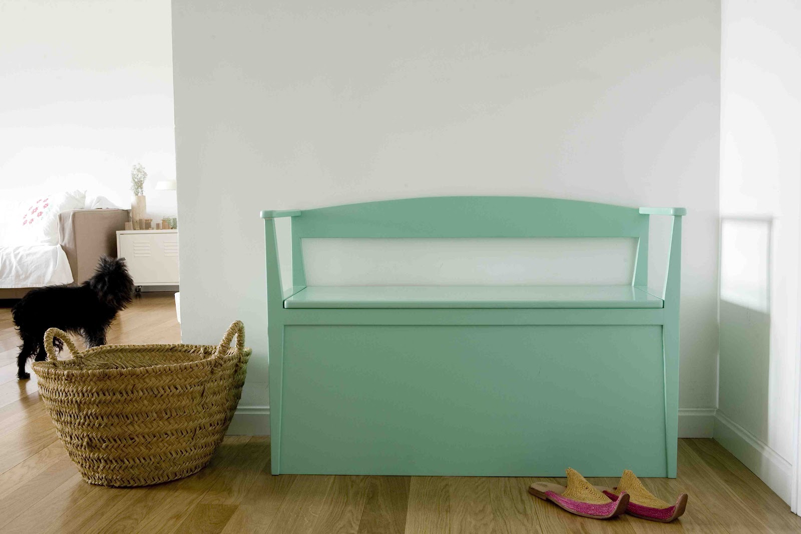 Hazte un mueble. O dos: Un banco verde mint para la entrada. Pasen ustedes