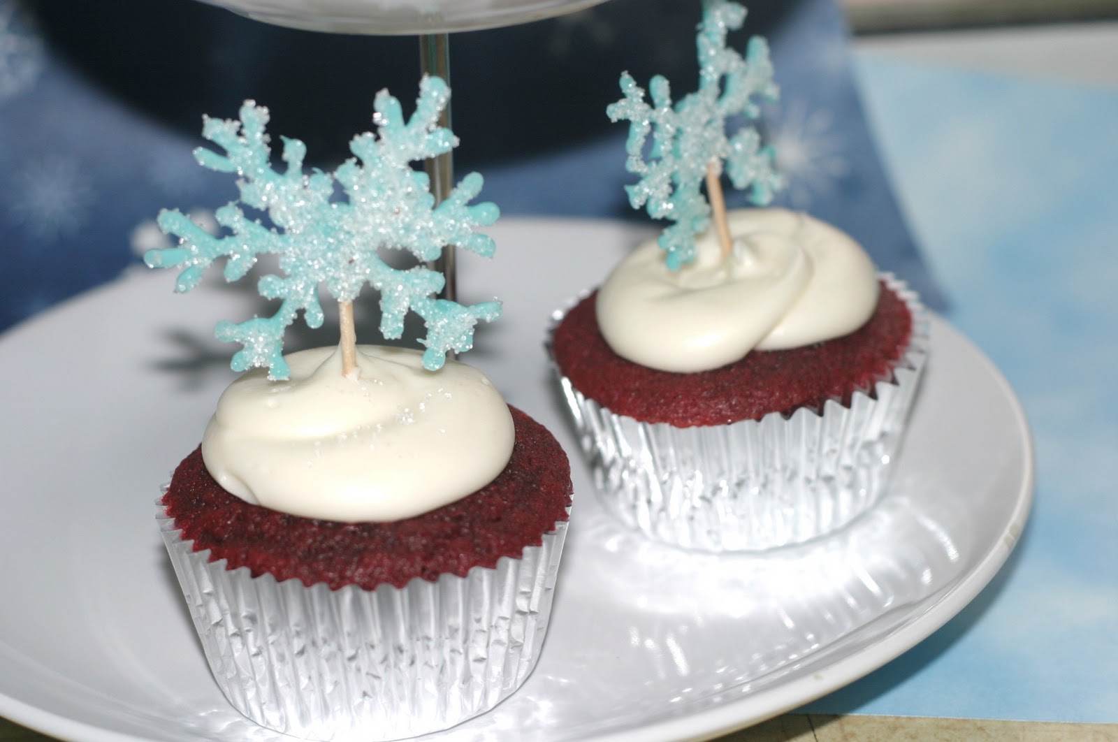 Pink Little Cake Snowflake Cupcake Vanilla Cream Cheese Frosting