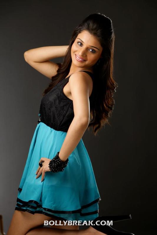 hot indian model debut photoshoot - (2) - Latest Hot Indian Model Pics