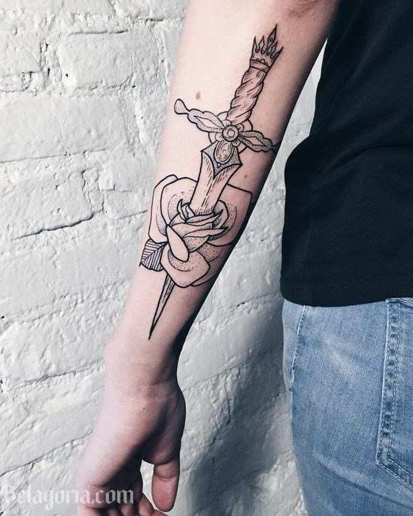 Tatuajes de Espadas para Mujeres, elegantes y con significado Tatuajes de Espadas para Mujeres, elegantes y con significado