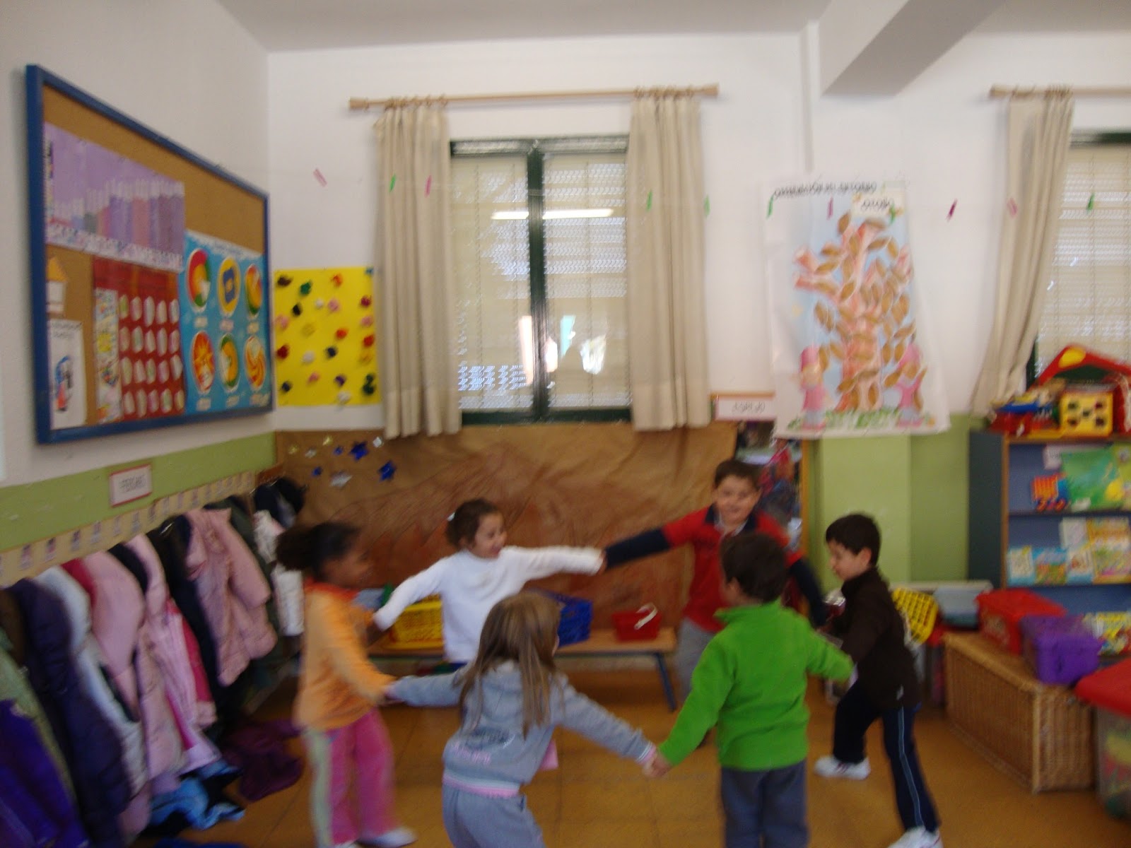 Maestra Amalia de Infantil "EL PATIO DE MI CASA"