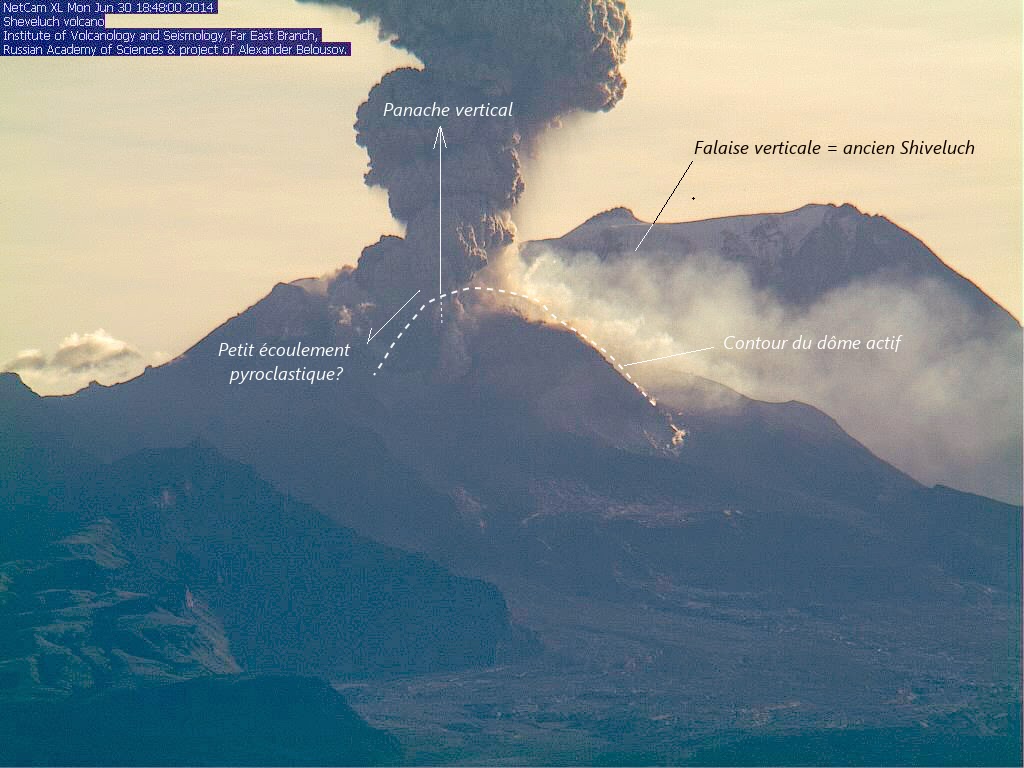 Panache de cendres sur le volcan Shiveluch, 30 juin 2014