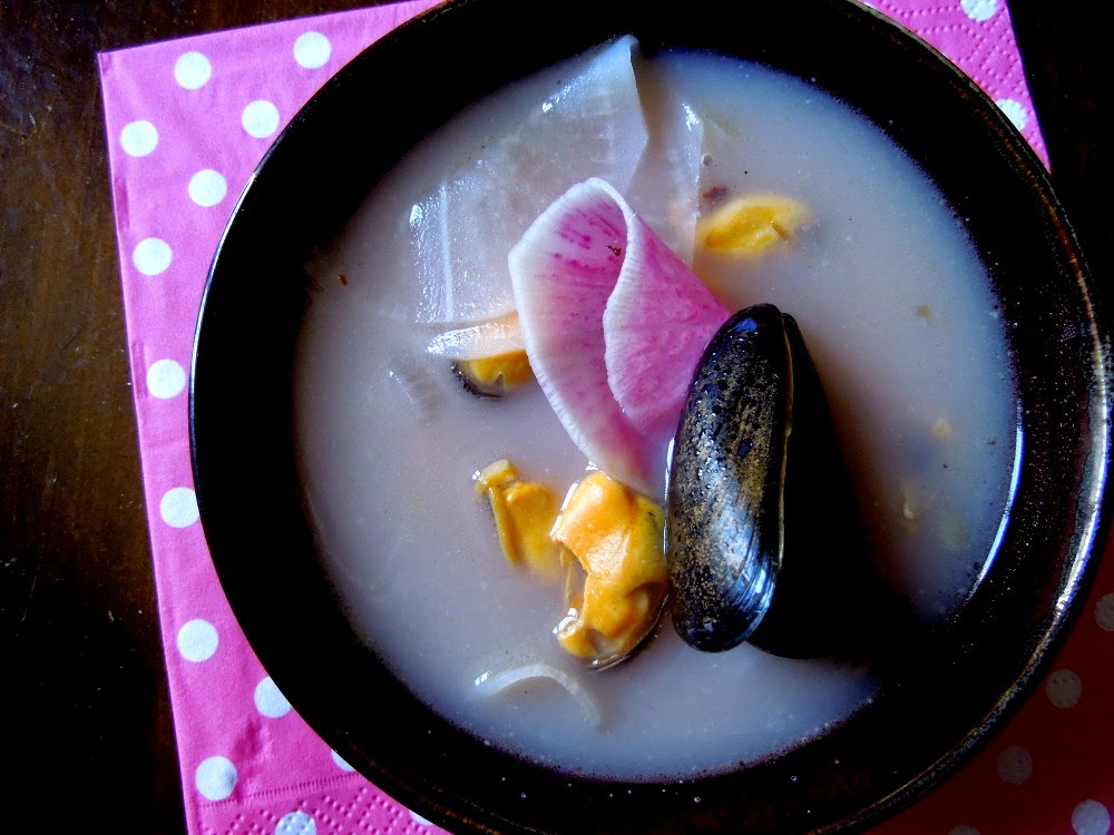 Dans mon assiette Bouillon aux 2 radis et aux moules