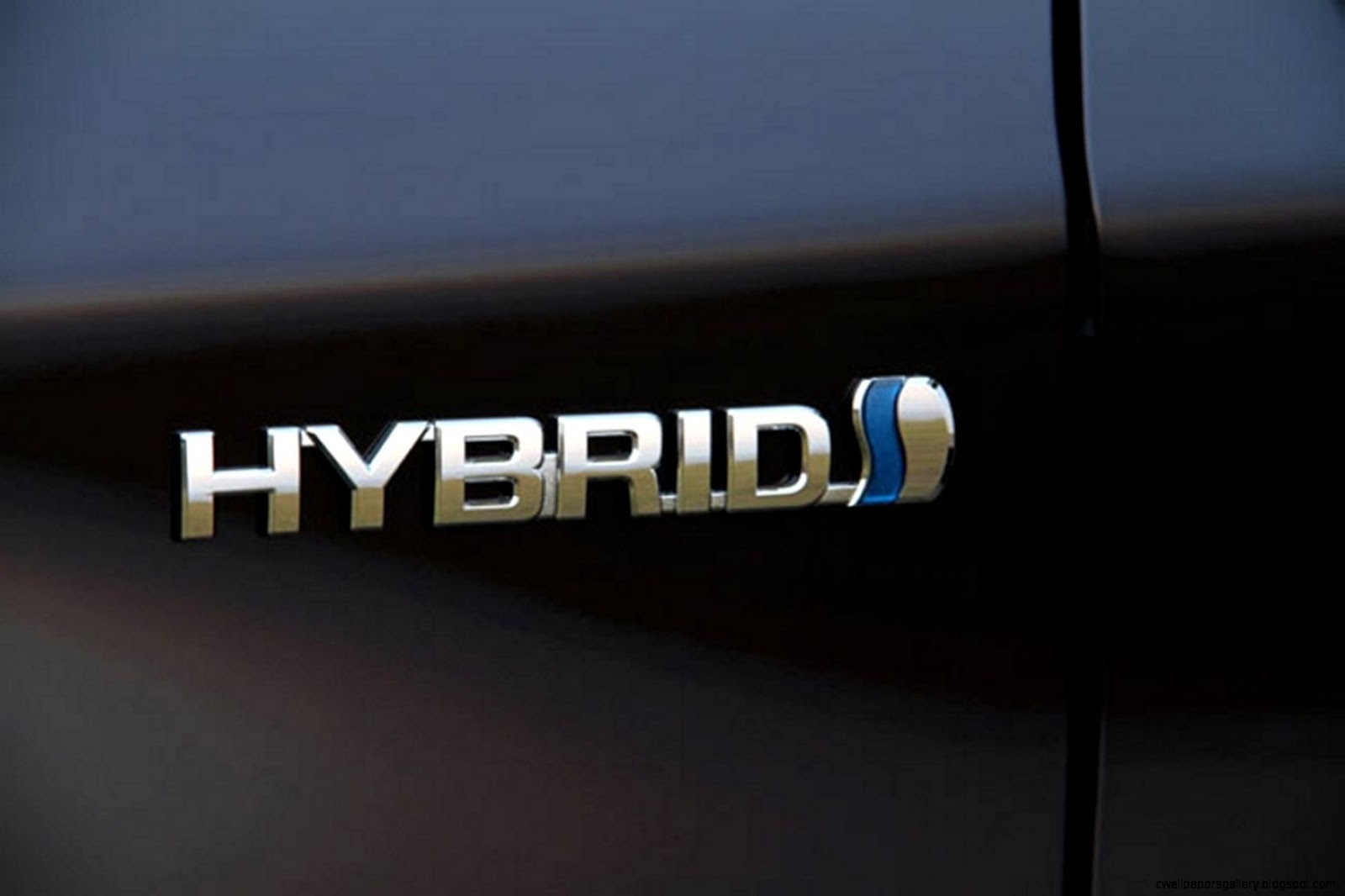 Hybrid 4 signature. Toyota Prius Hybrid лого. Toyota Hybrid шильдик. Значок Тойота гибрид. Toyota Prius шильдик.
