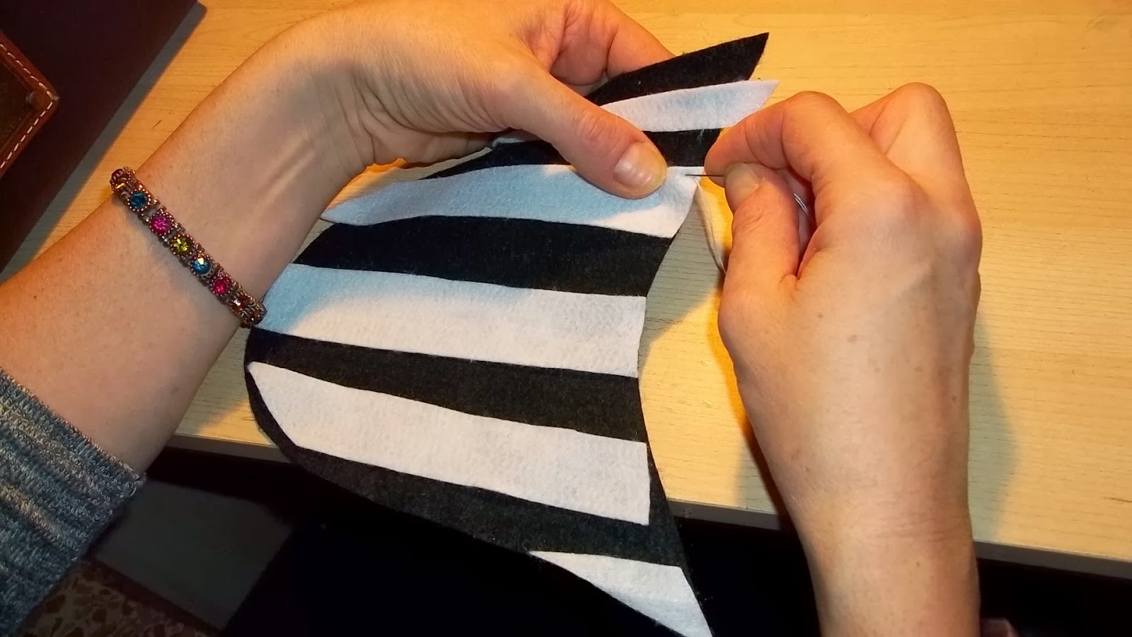 Tessuto In Feltro Autoadesivo Con Retro Adesivo - Verde Viridano - Foto 6