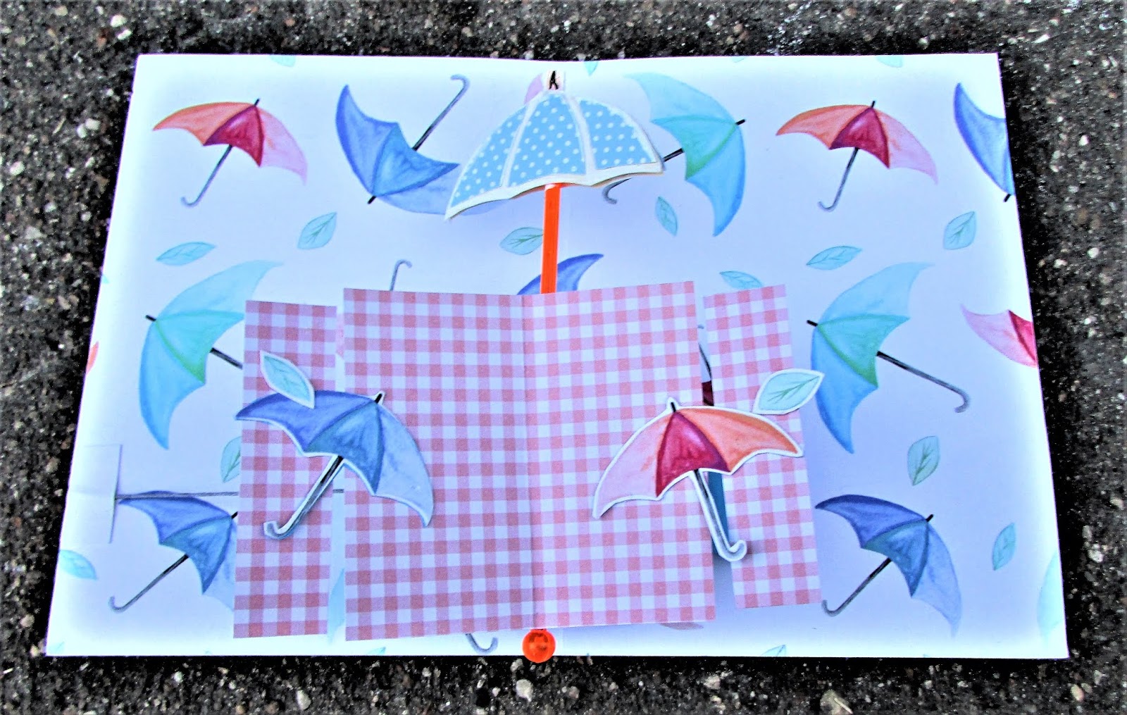 Открытка зонтик. Объемная открытка зонтик. Открытка с зонтиком. Раскладная открытка зонт. Идея открытки с зонтом.