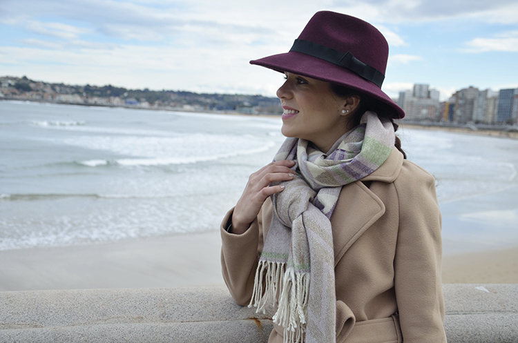 camel-coat-blogger-outfit-fedora-burgundy-look