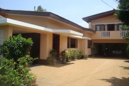Properties in Sri Lanka: (520) A old House With 40 Perch Land to be
