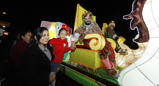 Claudia Rivera arrancó el tradicional desfile de Día de Reyes