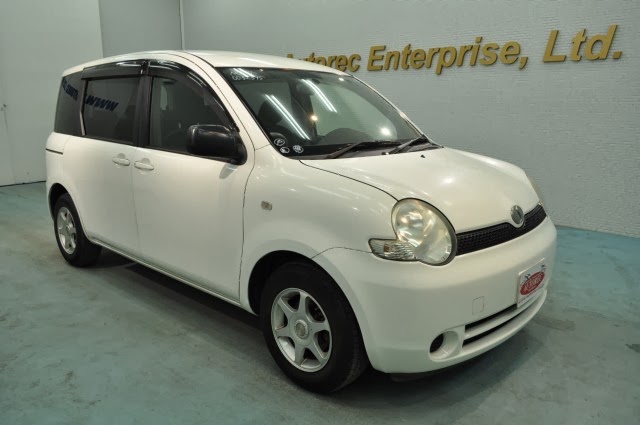 Toyota sienta 2004