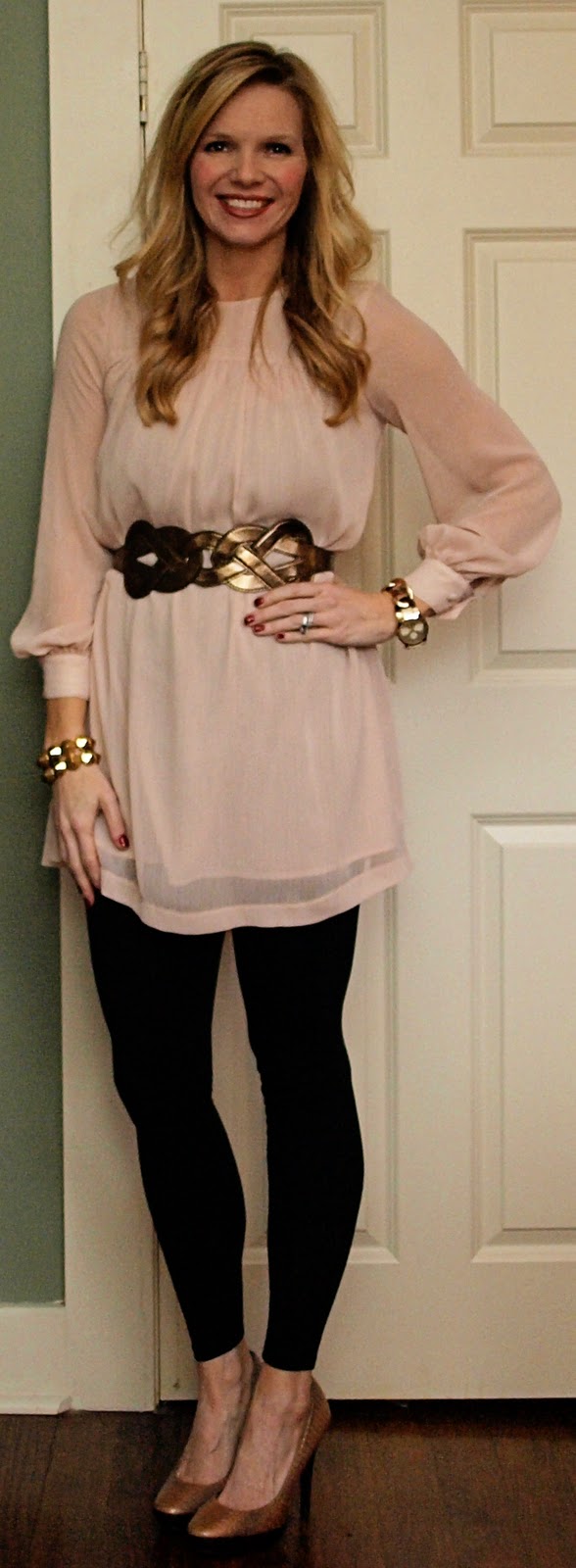 how to wear a belt with leggings