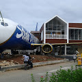 Di Karawang, Ada Pesawat Boeing 737 Dijadikan Sebagai Restorant Steak