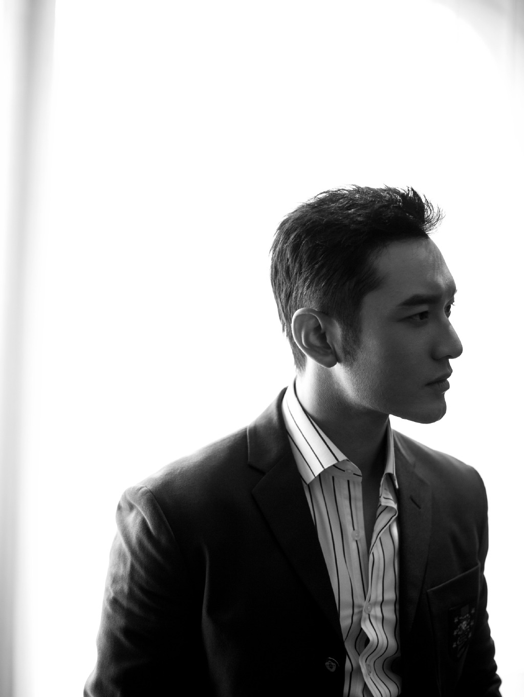 Huang Xiaoming rants against Hong Kong paparazzi over pictures of son