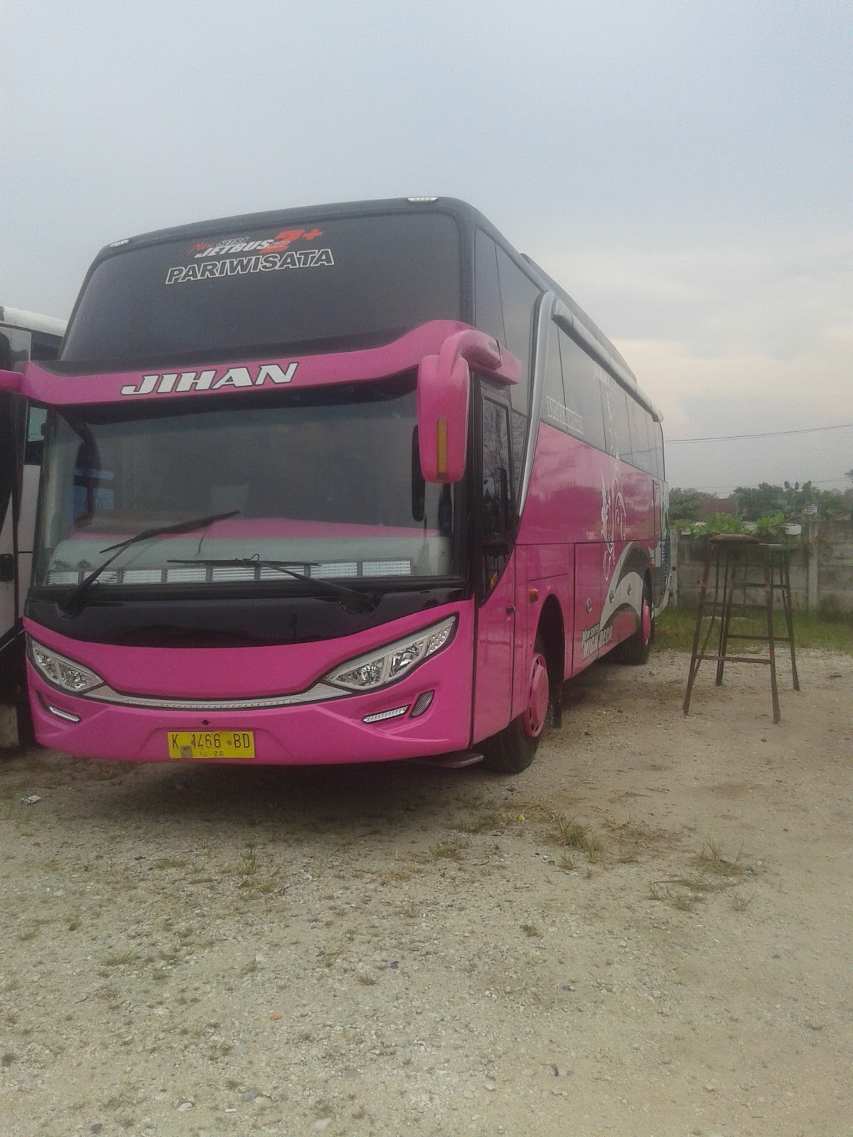 Jelajah Riau dengan Nyaman: Panduan Lengkap Rental Bus Pariwisata di Pekanbaru