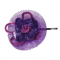 Horquilla redecilla y flores en violeta