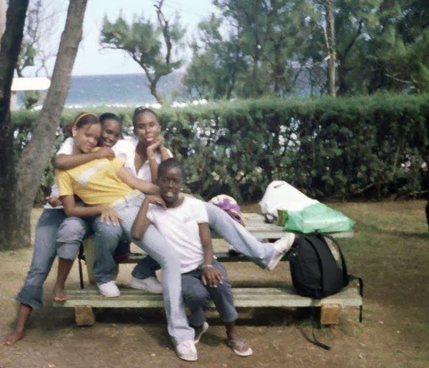 Singer Rihanna (Yellow T-Shirt) Childhood Photo with Friends | Singer Rihanna Childhood Photos | Real-Life Photos