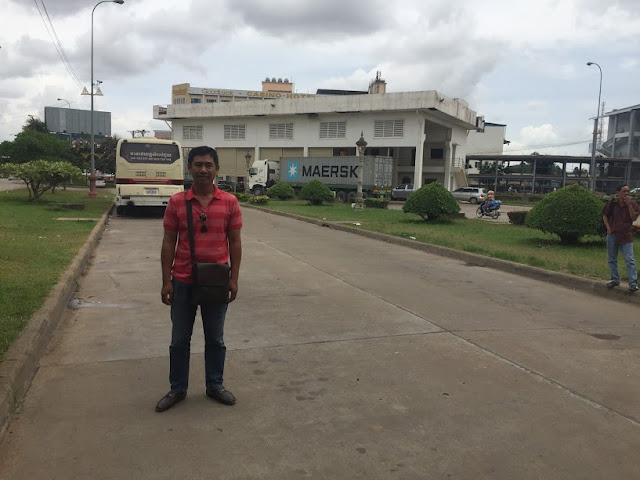 Vừa qua cửa khẩu Mộc Bài thuộc đất Campuchia