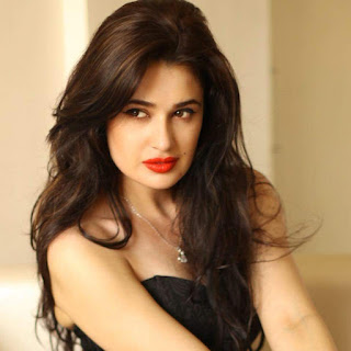 Yuvika Chaudhary Biography Age Height, Profile, Family, Husband, Son, Daughter, Father, Mother, Children, Biodata, Marriage Photos.