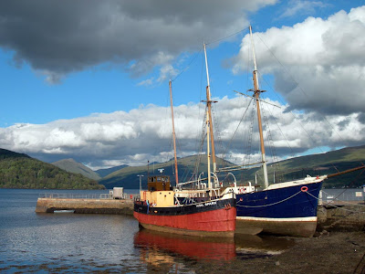 scotland tour harbour fyne shores loch inverary boats