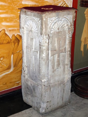 Η κολώνα όπου κατά την παράδοση αποκεφαλίσθηκε η αλεξανδρινή Μεγαλομάρτυς Αγία Αικατερίνη. http://leipsanothiki.blogspot.be/